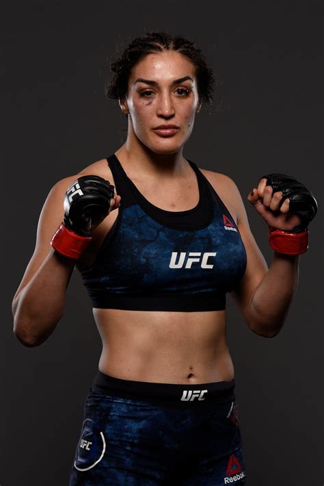 31 Beautiful UFC Female Fighters In The World